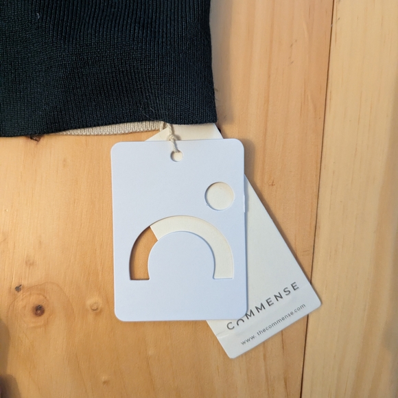 Two-Tone Beige & Emerald Green Mockneck Sweater - Picture 3 of 6